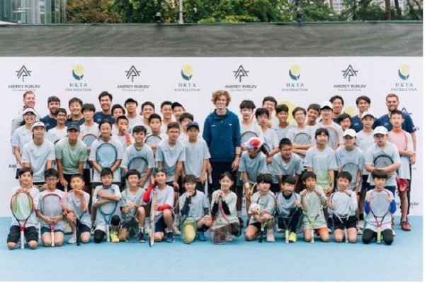 香港赛锦织圭击败卡恰诺夫 菲斯亦顺利晋级