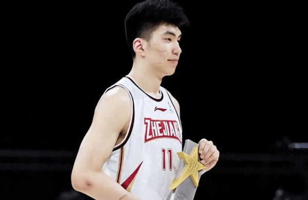 余嘉豪: 西班牙节奏比FIBA快, 以协作  转换为主不怎么会强打