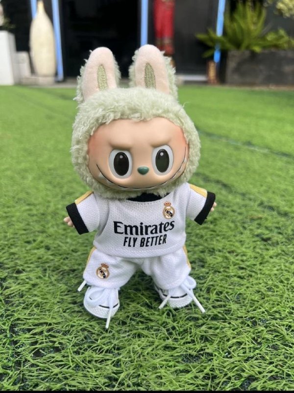 Hala Madrid! 樊振东给拉布布穿上了皇马运动活动    服