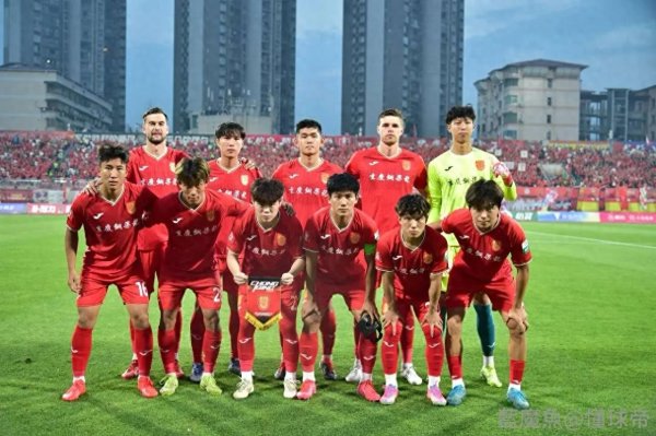 前场球员不得分  , 指导教练员瞎指挥, 领队  心态崩…重庆铜梁龙还能冲超吗?