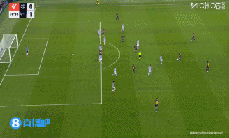 这运气！皇家社会险些乌龙，门将神扑化解，随后巴萨补射被挡