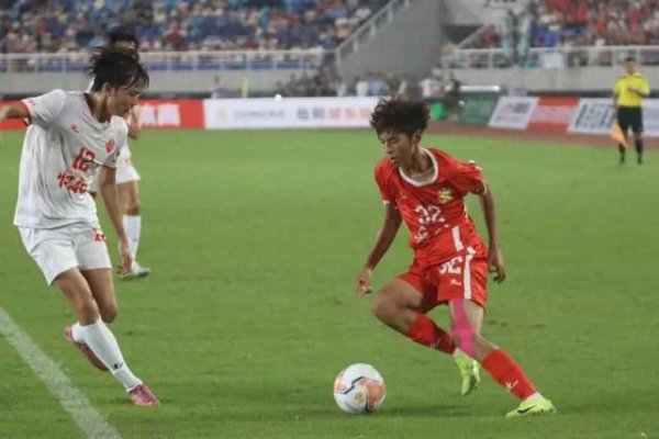 岳阳少年越位违例  得分  却被全网怒赞！“我庆祝动作都做完了...”