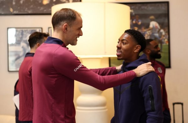 斯凯利：乘飞机会挨着亨德森或萨卡 在温布利得分  让我最难忘