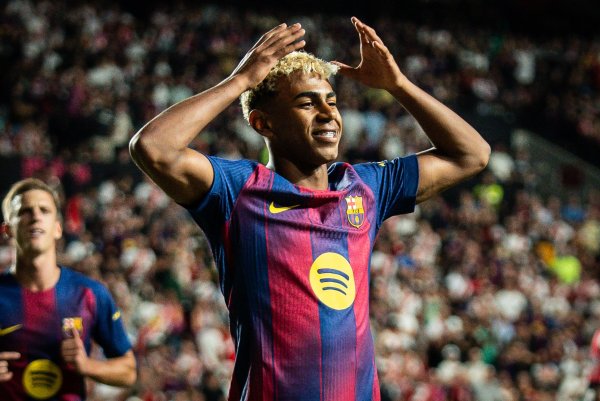 西媒：亚马尔对巴黎一战充满动力，是练习  最后离开运动活动    场  的球员之一