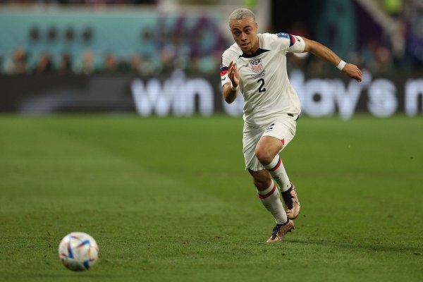 德斯特：希望有一天能回归米兰 永远感激在巴萨效力的时光