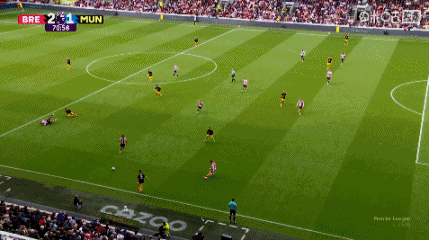 太阳报：英超裁判    公司私下承认，没有罚下柯林斯是个错误