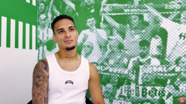 安东尼：在曼联有些人不尊重我、甚至是没教养，连早上好都不会说