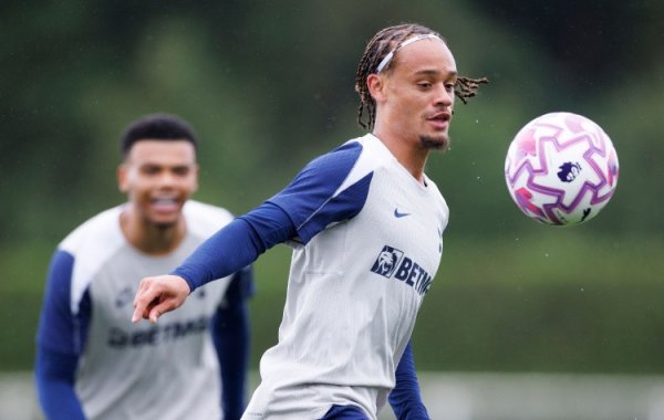 英媒谈西蒙斯首训: 自信指挥、技术精湛, 已展现机会创造者的才能