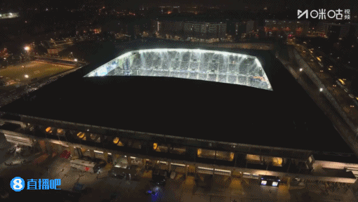 掩耳盗铃😅球员开场静止抗议海外赛，西甲转播放了20秒俯瞰运动活动    场