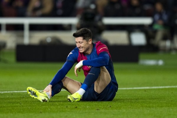 错过多场赛事  ！记者：莱万至少因伤缺席4周