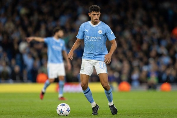 勤勤恳恳，努内斯9次抄截  、赢得7次对峙  均为曼城球员中最多