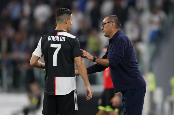 尤文旧将：C罗不满萨里对任意球的指导，用吃草表示自己更懂球路