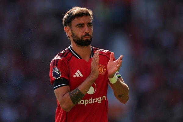 B费在英超已经送出52次助功  ，跨越  坎通纳在曼联的助功  数